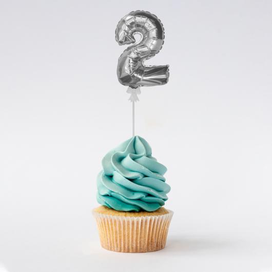 Цифра-топпер «2» с палочкой, серебряный