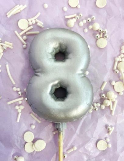 Фигурка из шоколадной глазури 